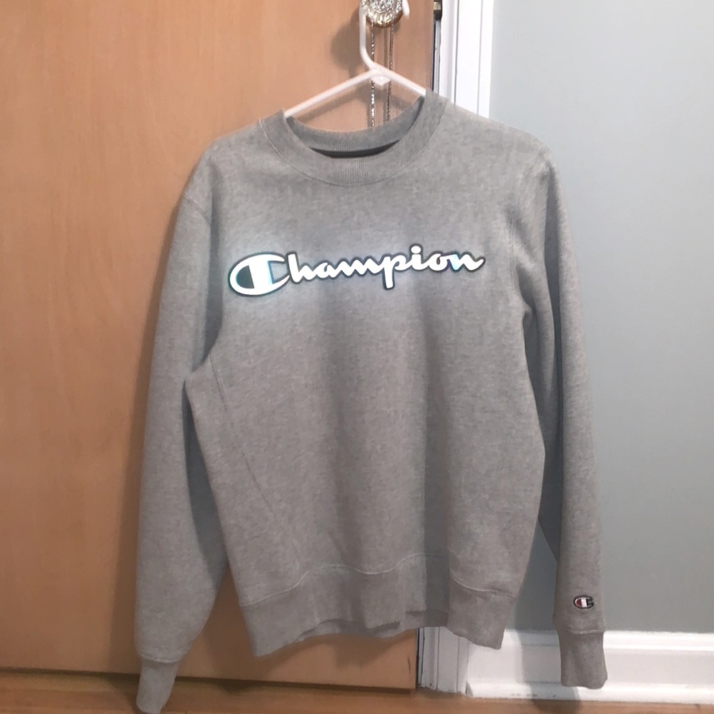 I’m selling this vintage champions crew neck
